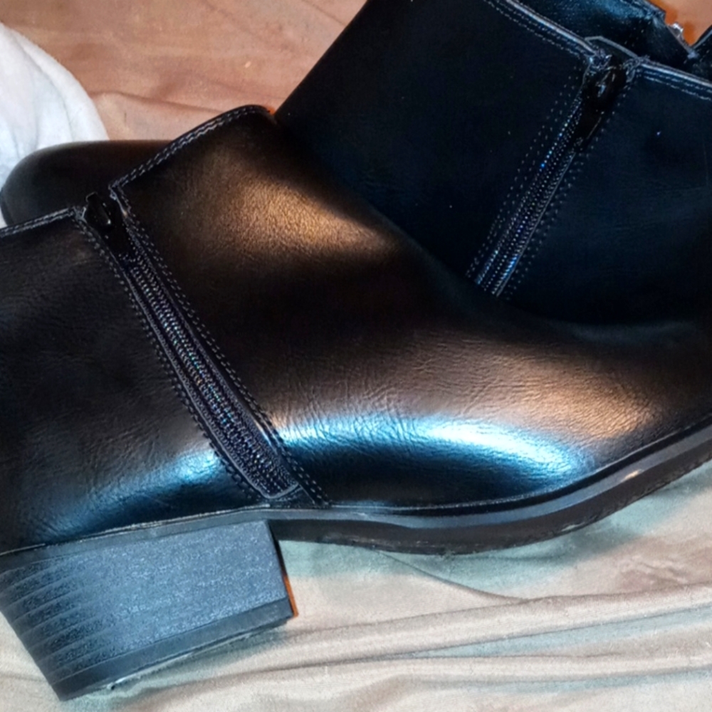 ESPRIT BRAND NEW BOOTIES